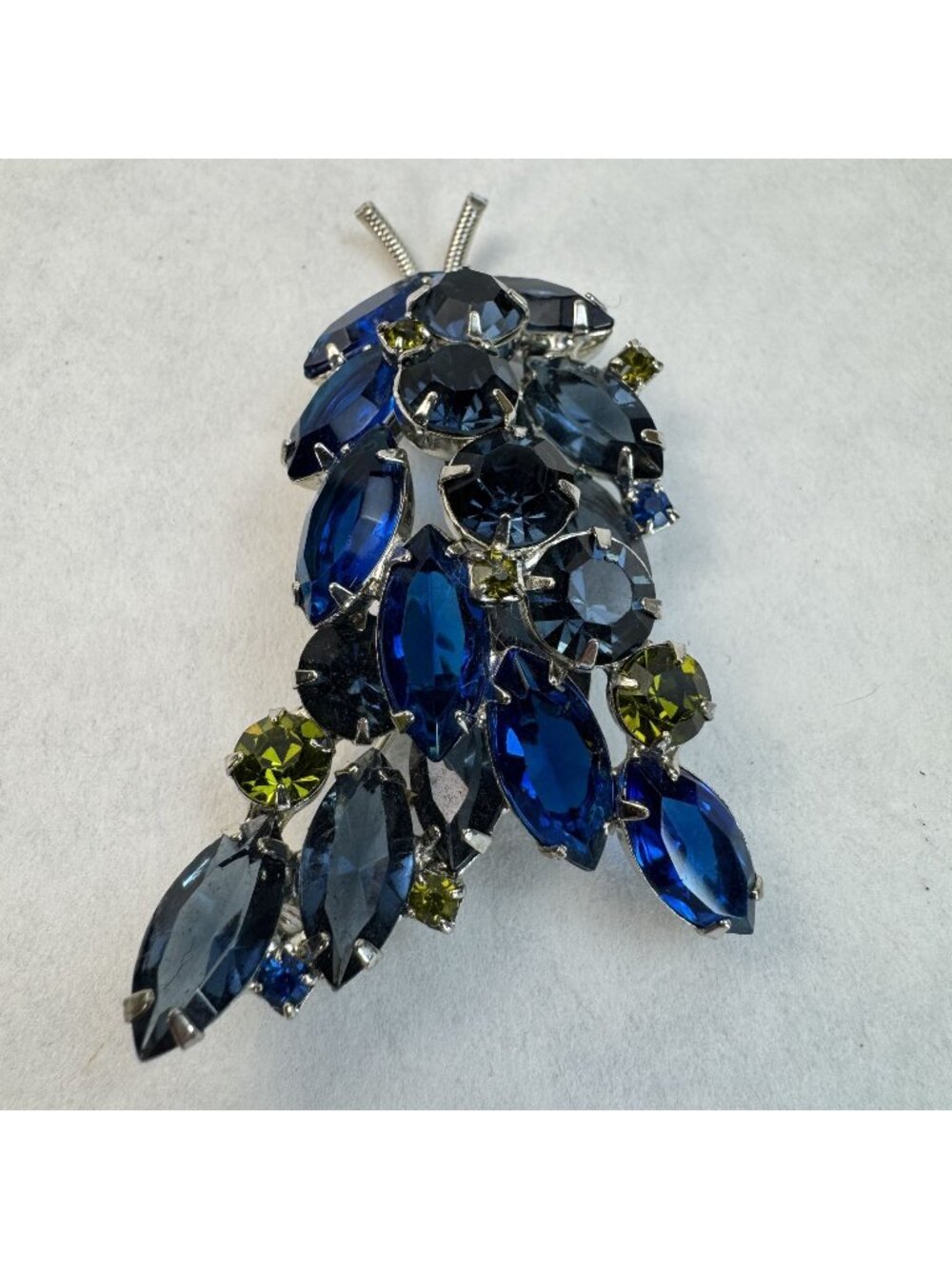 VTG Juliana Silver-Tone Leaf Brooch Blue Green Glass Rhinestone Open Back Pin